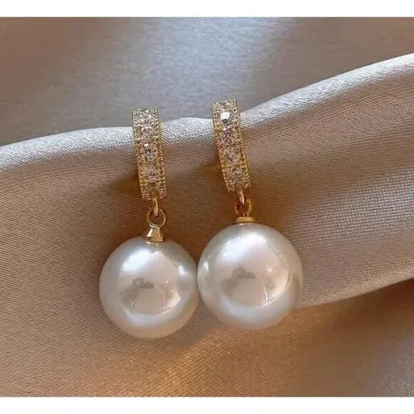 2/$24 Dainty Dressy Retro French Style Pearl Style Earrings - Picture 4 of 5